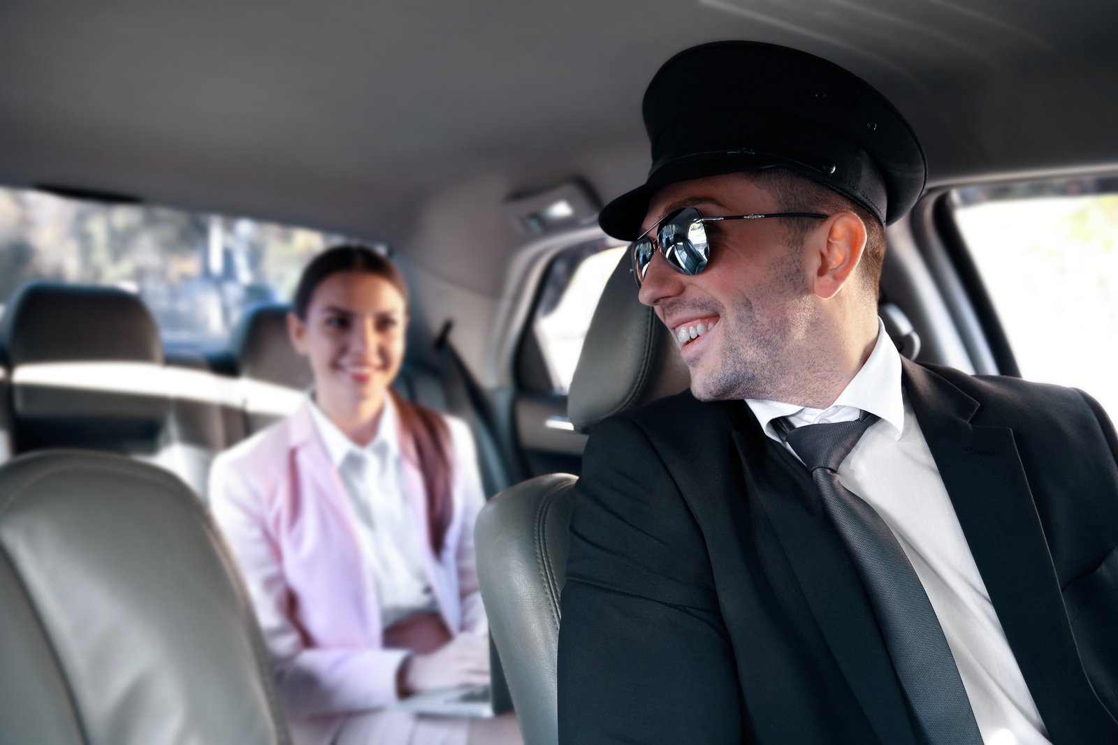 how much should you tip a limo driver